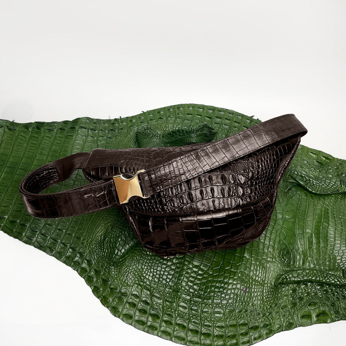 AIIigator Brown Men‘s Leather Waistbag, Leather Fanny Pack, Minimalist Fanny Belt Bag, Chest Bag Christmas Gift For Men - Vinacreations