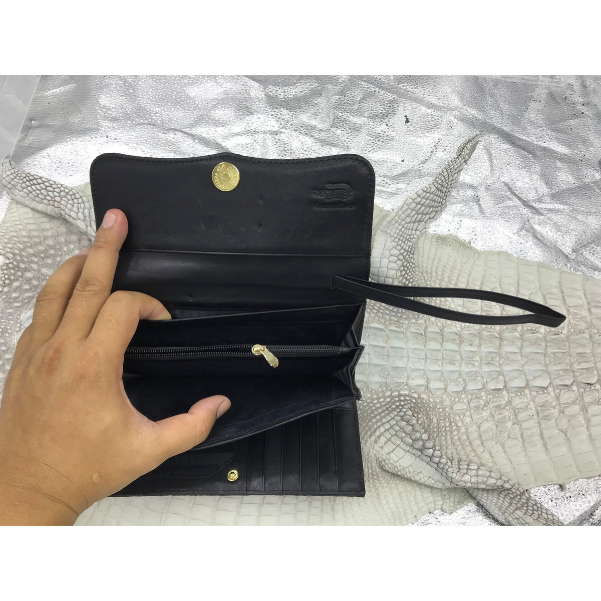 Black Women's Long Purse Wallet Alligator Leather Clutch Large Capacity Luxury Ladies Crocodile Wristlet Organizer RFID Blocking Wallet VINU-03 - Vinacreations