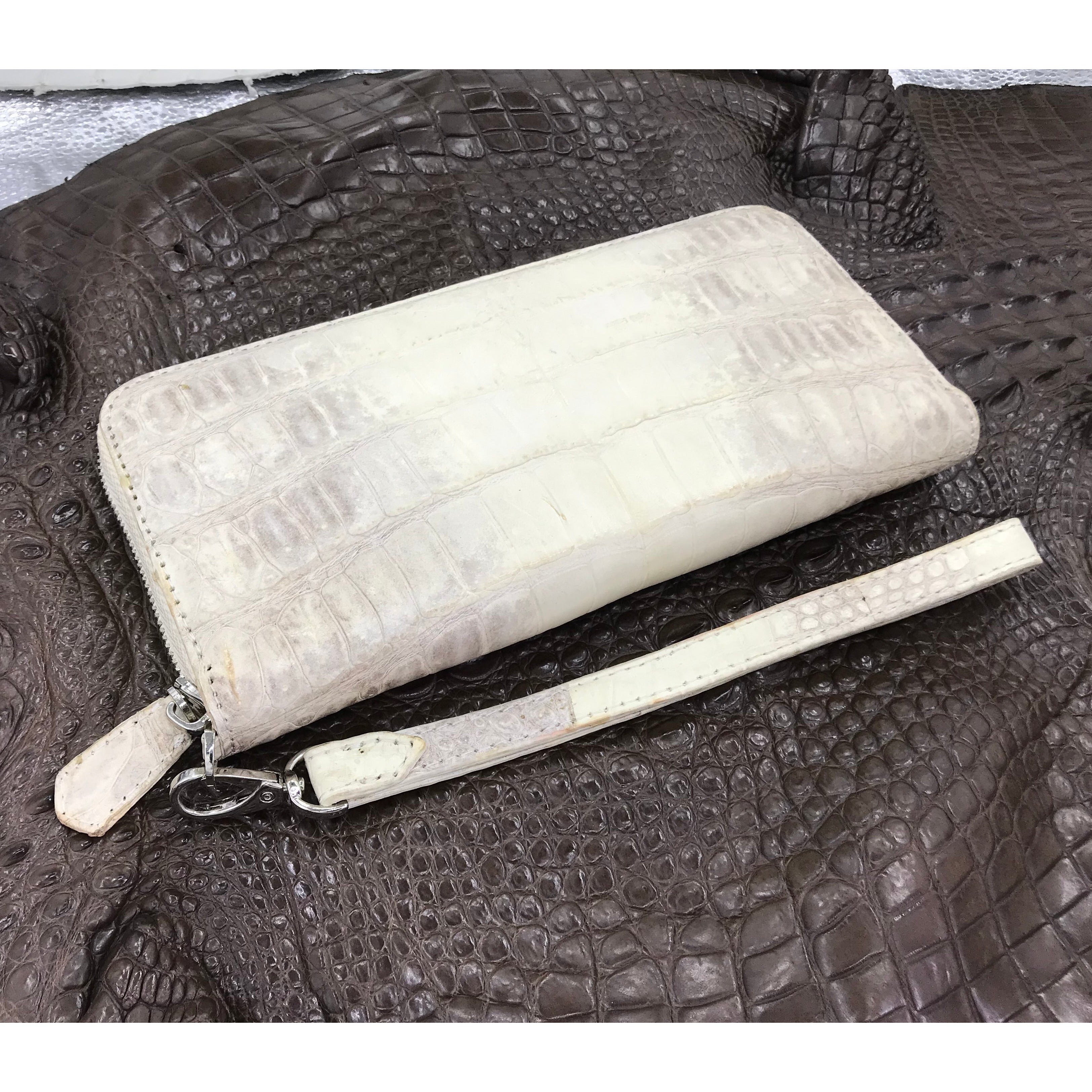 White Women's Long Purse Wallet Alligator Leather Clutch Large Capacity Luxury Ladies Crocodile Wristlet Organizer RFID Blocking Wallet VINU-10 - Vinacreations