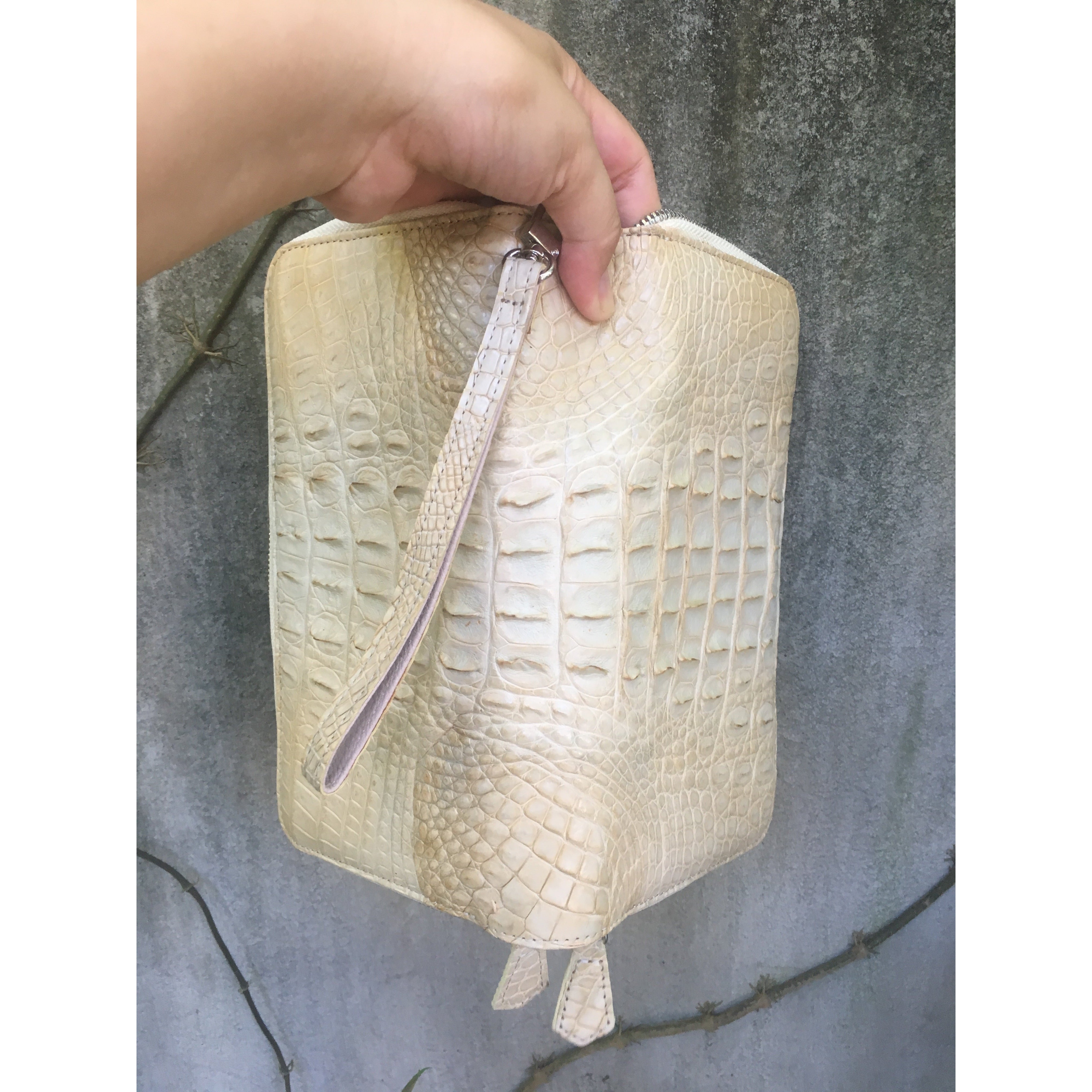 White Women's Long Purse Wallet Alligator Leather Clutch Large Capacity Luxury Ladies Crocodile Wristlet Organizer RFID Blocking Wallet VINU-12 - Vinacreations